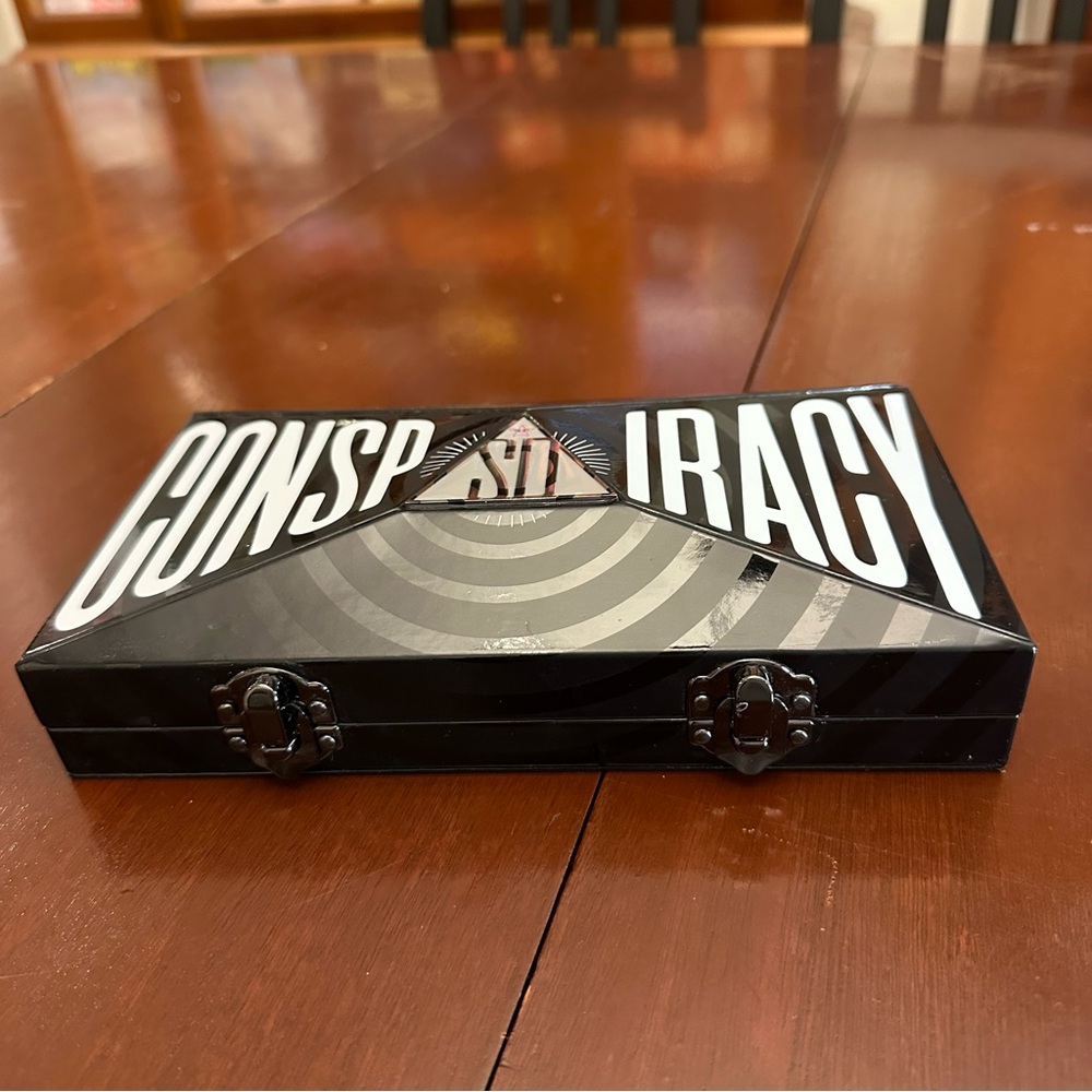 Jeffree Star Conspiracy Eyeshadow Palette Rare NWOT - Picture 2 of 8